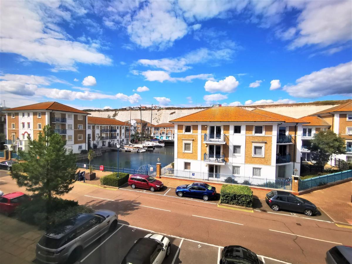 Marina Living With Parking, Balcony, Quiet And Secure Daire Brighton Dış mekan fotoğraf